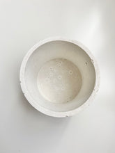 Load image into Gallery viewer, Concrete pot- Sand
