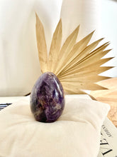 Load image into Gallery viewer, Amethyst egg

