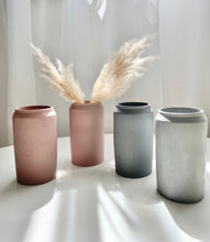 Load image into Gallery viewer, Concrete vase- light grey
